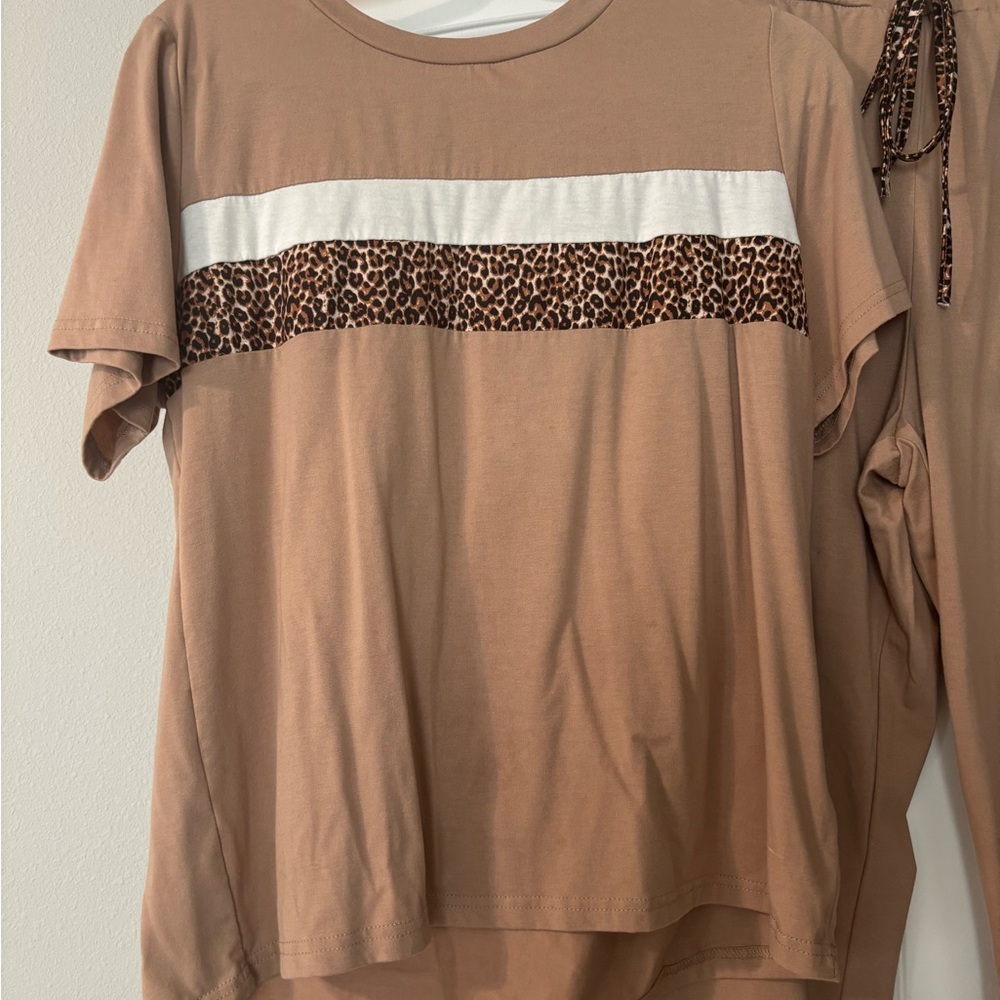 SHEIN Tan and Cream Short Sleeve Tee with Animal Print